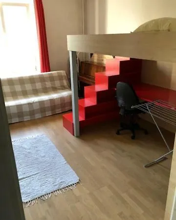 Apartment Walking Distance To The City